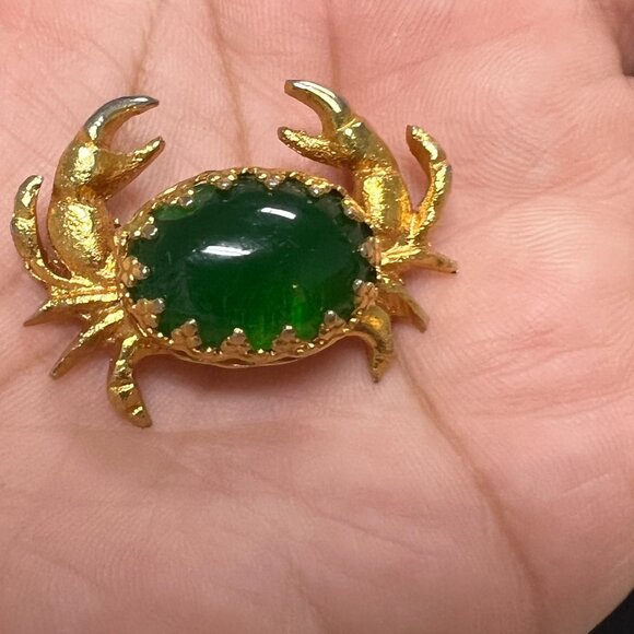 Vintage Crab Brooch Gold Tone Green Cabochon Cancer Zodiac Pin Costume Jewelry - Picture 1 of 11
